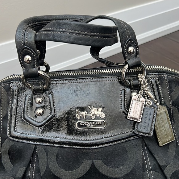 Coach Purse gently used - Picture 2 of 8